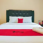 Reddoorz Syariah Near Lippo Plaza Sidoarjo