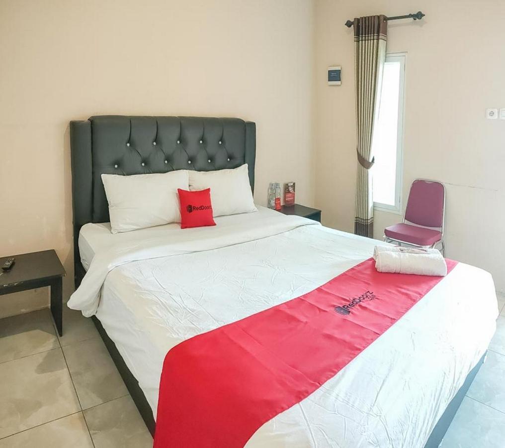Reddoorz Syariah Near Lippo Plaza Hotel 2*
